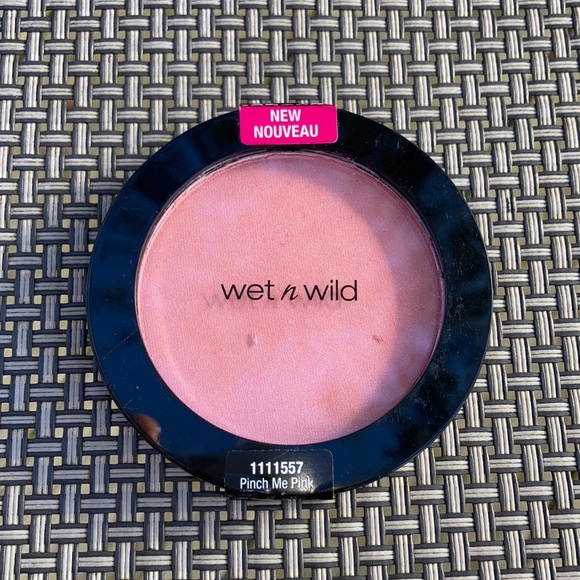 ⚜️Revlon and Wet n Wild Makeup Bundle! - Picture 4 of 6